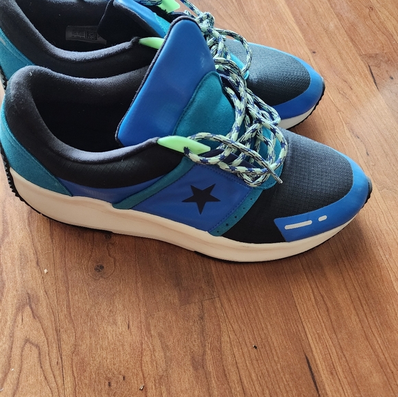 Converse tennis shoes - Picture 2 of 5